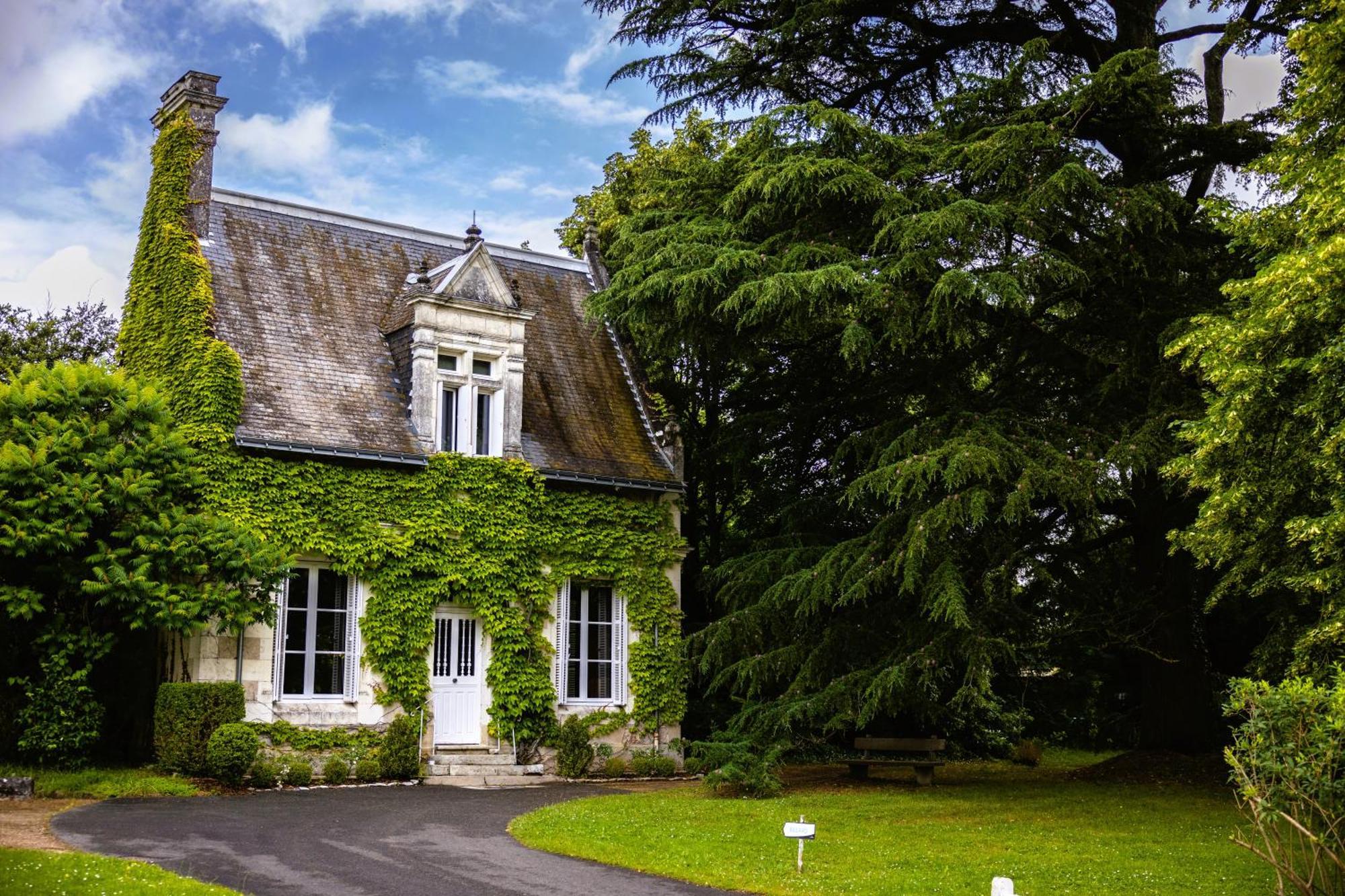 Hotel Domaine De La Tortiniere Veigné Exteriér fotografie